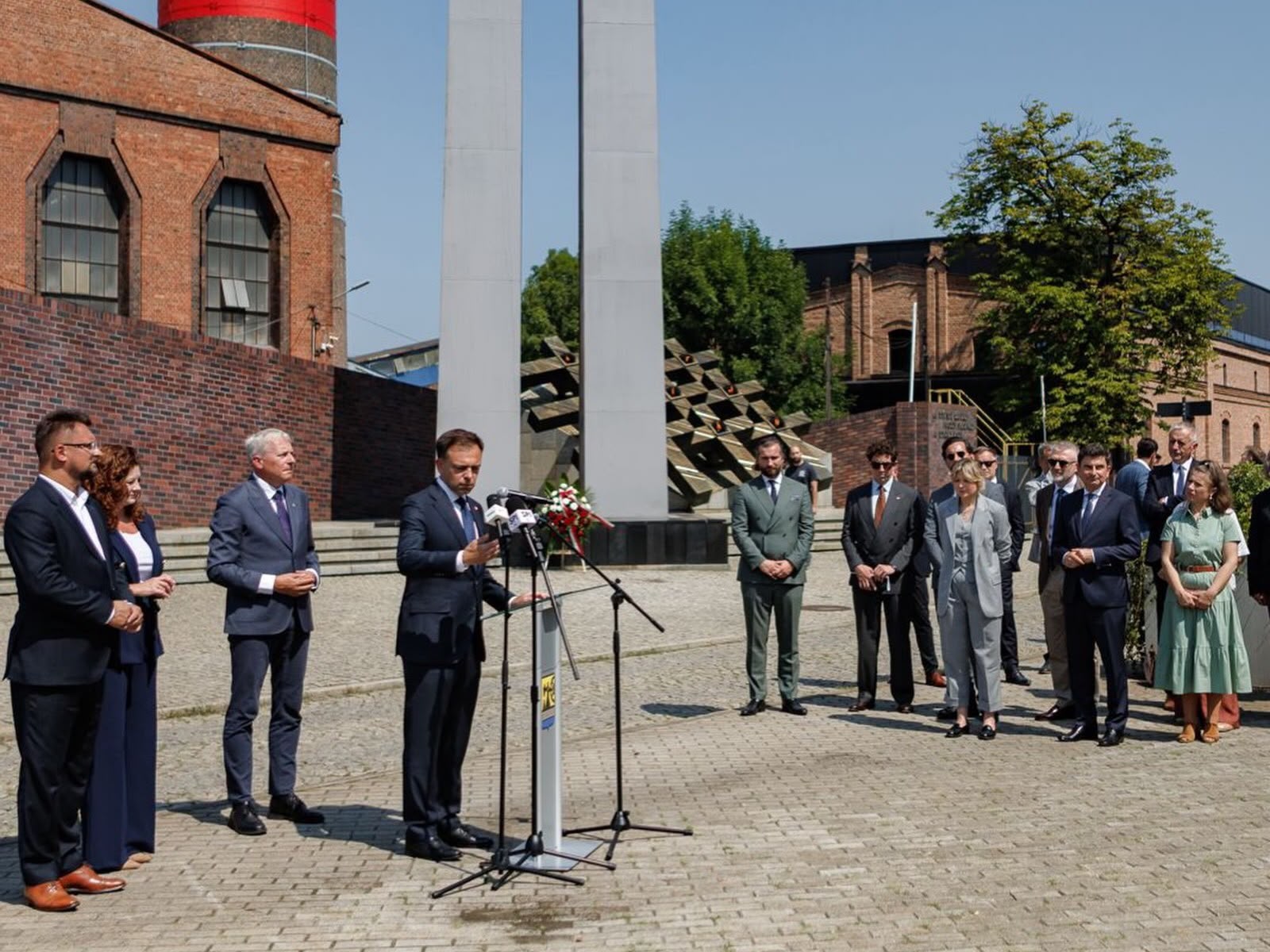 Andrzej Domański przed Kopalnią Wujek