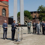 Andrzej Domański przed Kopalnią Wujek