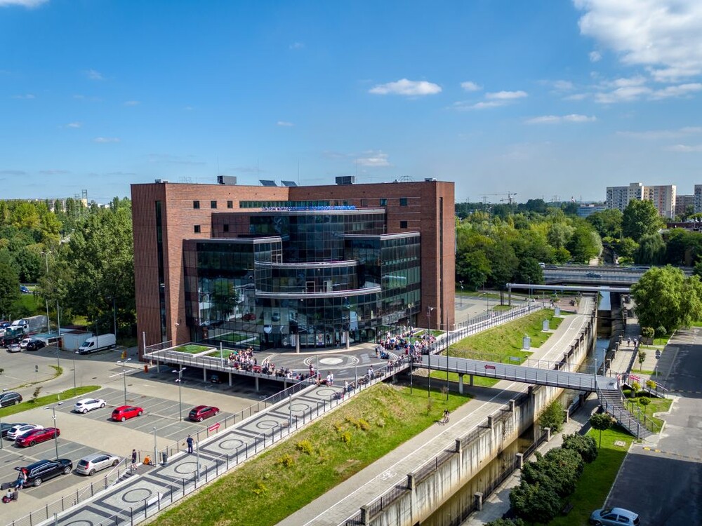 zdjęcie Centrum Nowoczesnych Technologii Informatycznych w Katowicach z lotu ptaka