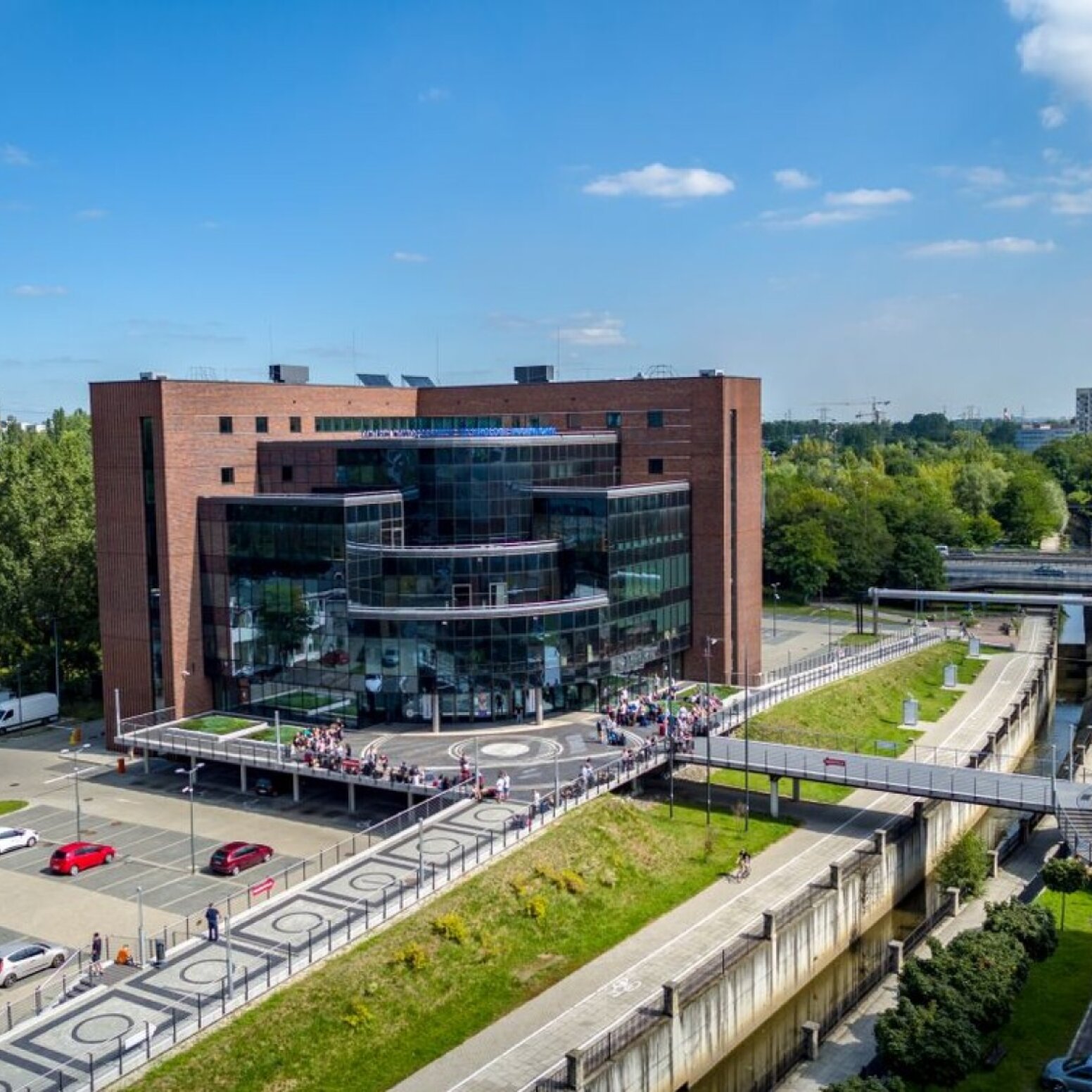 zdjęcie Centrum Nowoczesnych Technologii Informatycznych w Katowicach z lotu ptaka