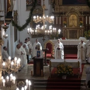 Ołtarz podczas eucharystii w Kościele Mariackim w Bytomiu
