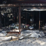Spalone stragany na targowisku przy ul. Mickiewicza