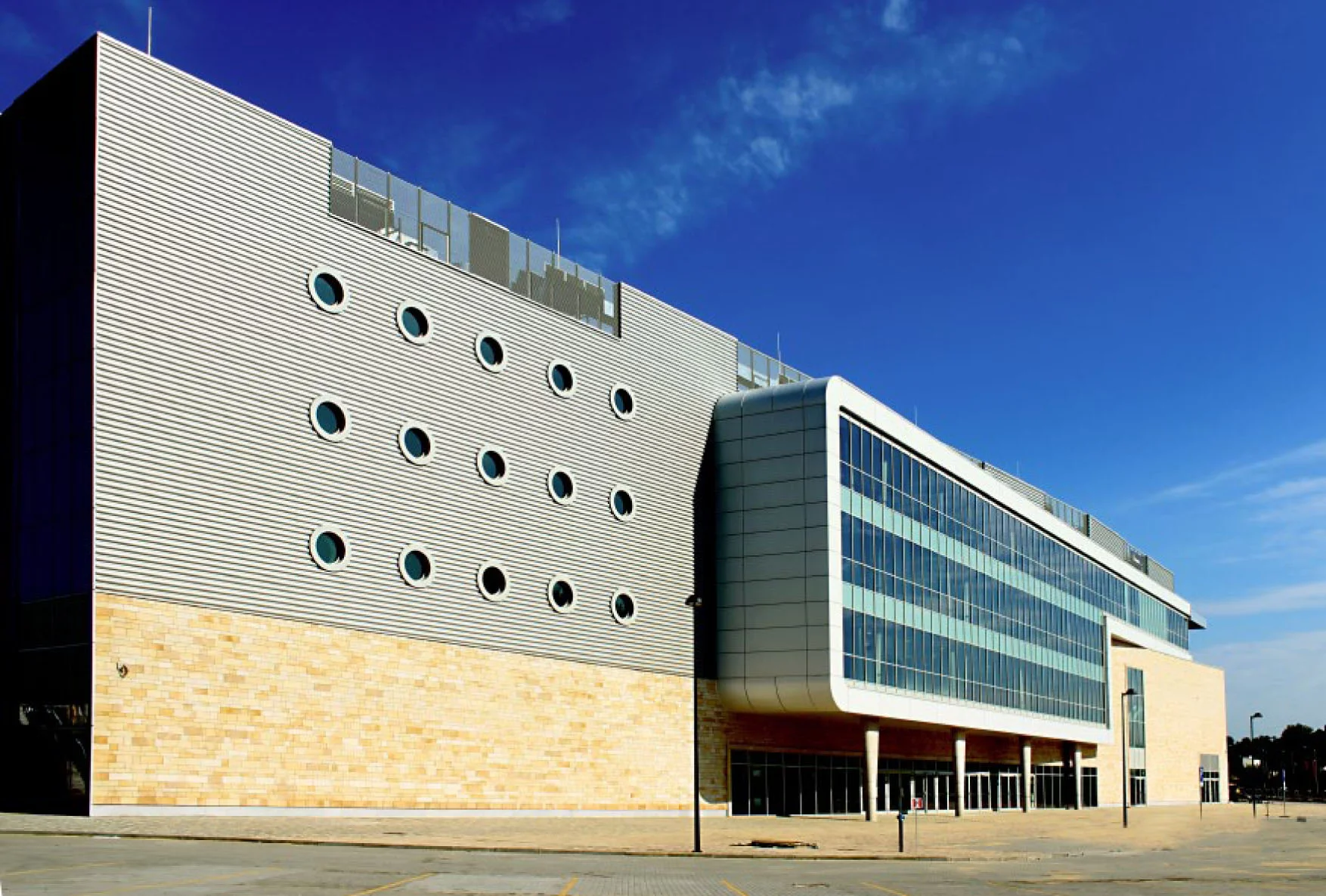 Hala Sportowa Częstochowa / DMD Arena hala-czestochowa.pl