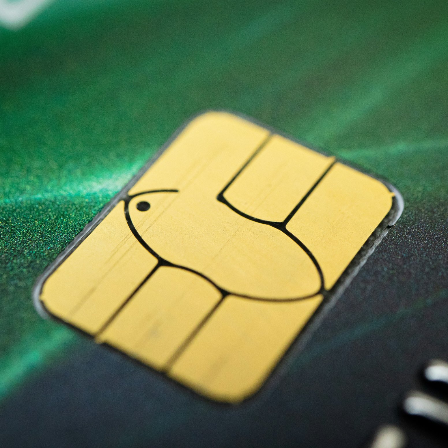 Płacili cudzą kartą za alkohol i papierosy. Dwaj mężczyźni zatrzymani - Świętochłowice