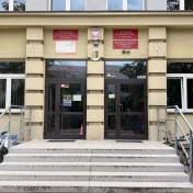 Wejście do Zespołu Szkół Technicznych nr 1 w Chorzowie