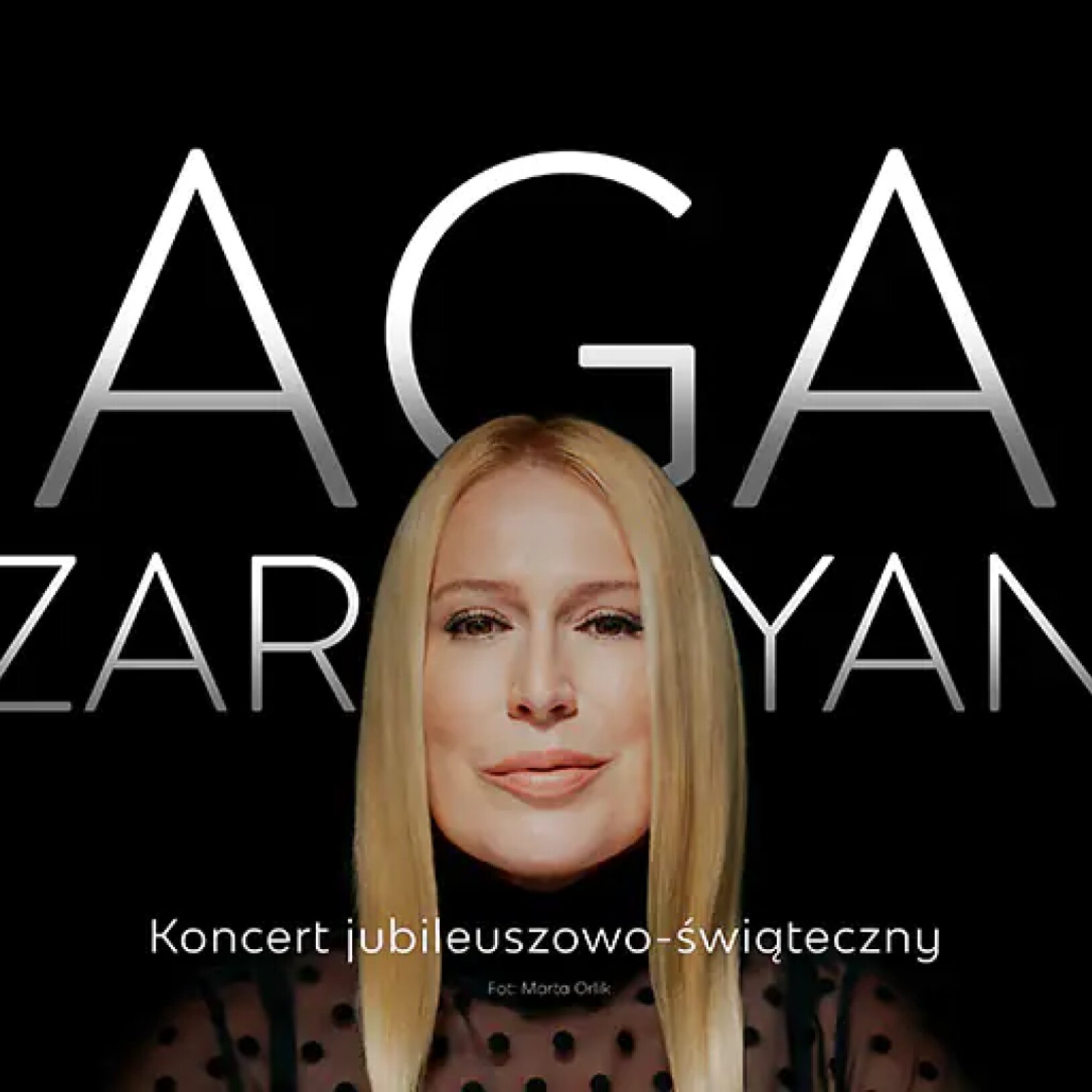 Wokalistka jezzowa Aga Zaryan na czarnym tle