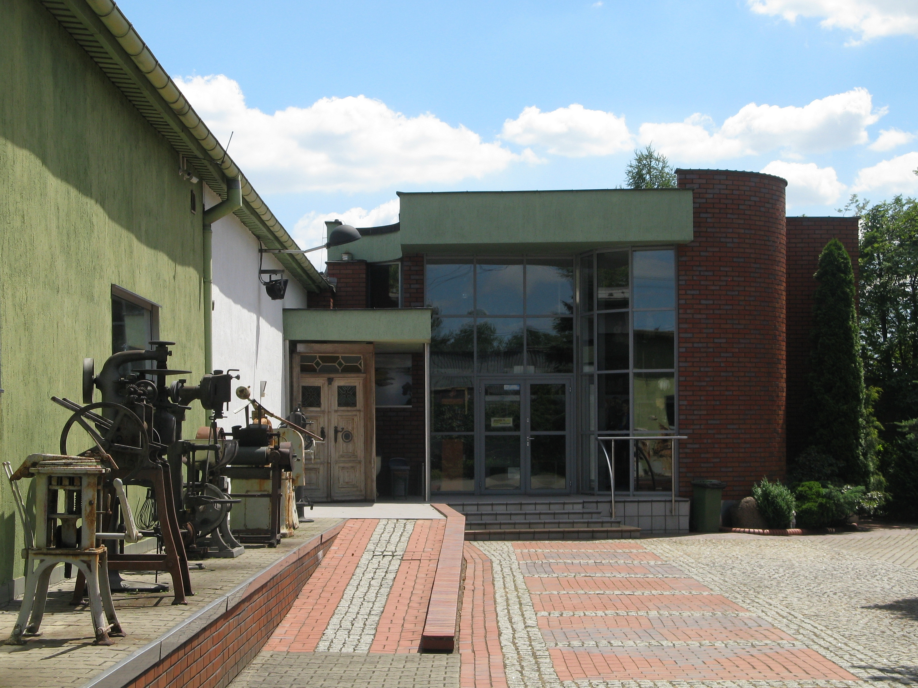 Muzeum Chleba, Szkoły i Ciekawostek Autorstwa Adrian Tync - Praca własna, CC BY-SA 4.0, https://commons.wikimedia.org/w/index.php?curid=70558011