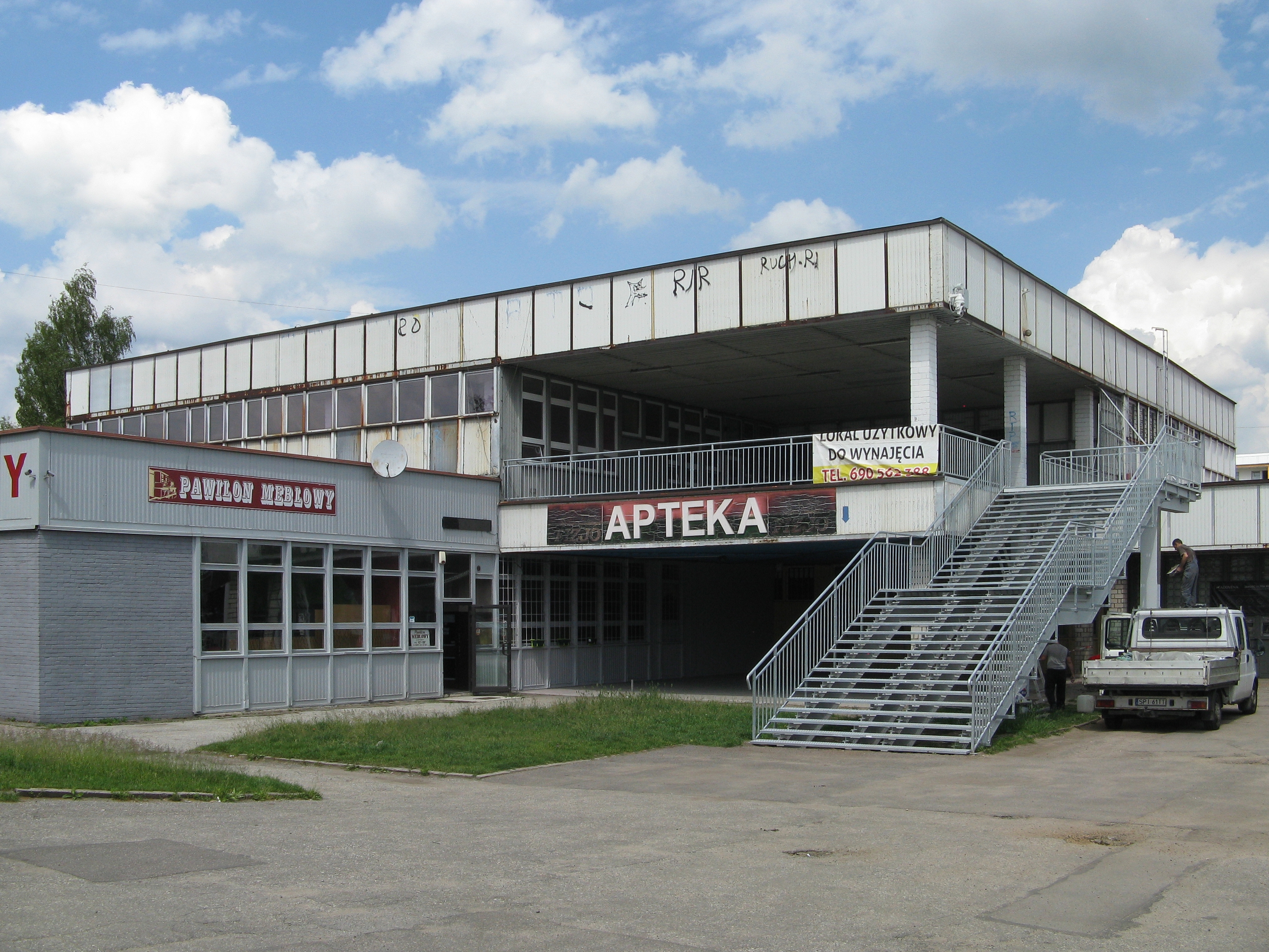 Miejska Biblioteka Publiczna w Radzionkowie Autorstwa Adrian Tync - Praca własna, CC BY-SA 4.0, https://commons.wikimedia.org/w/index.php?curid=69373041