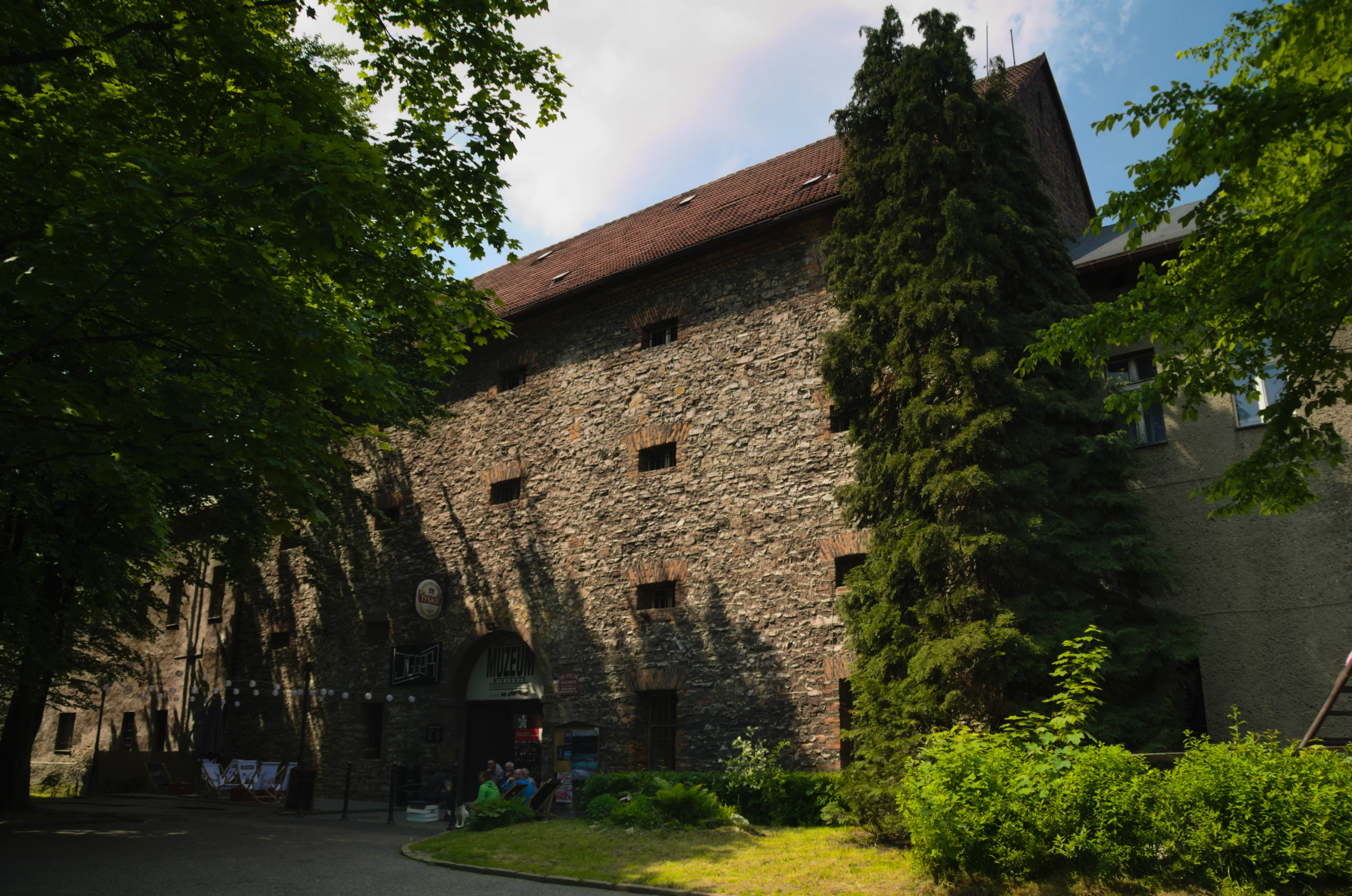 Muzeum Miejskie w Siemianowicach Śląskich Autorstwa Adrian Tync - Praca własna, CC BY-SA 4.0, https://commons.wikimedia.org/w/index.php?curid=96258544