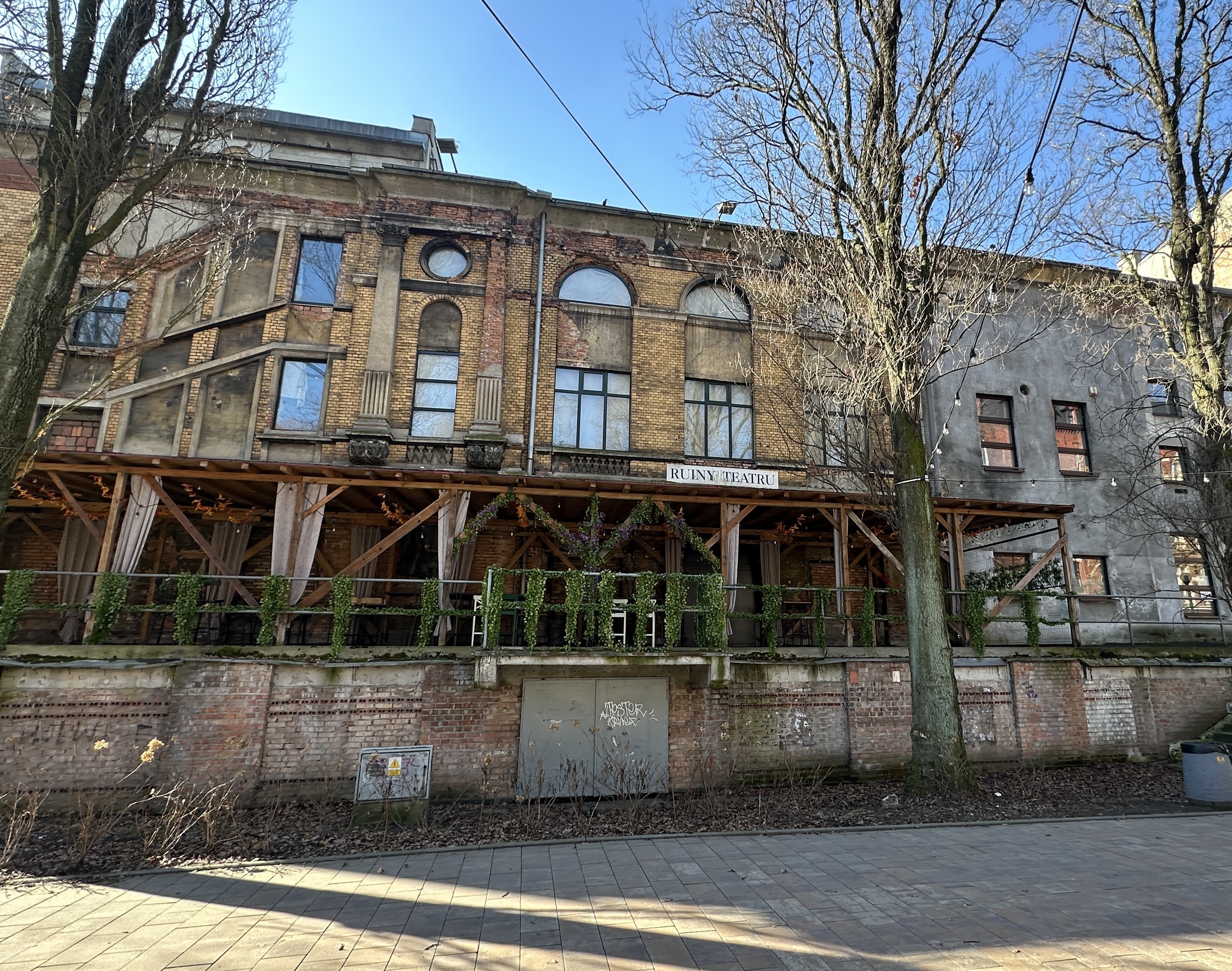 zdjęcie budynku Ruin Teatru Victoria z zewnątrz