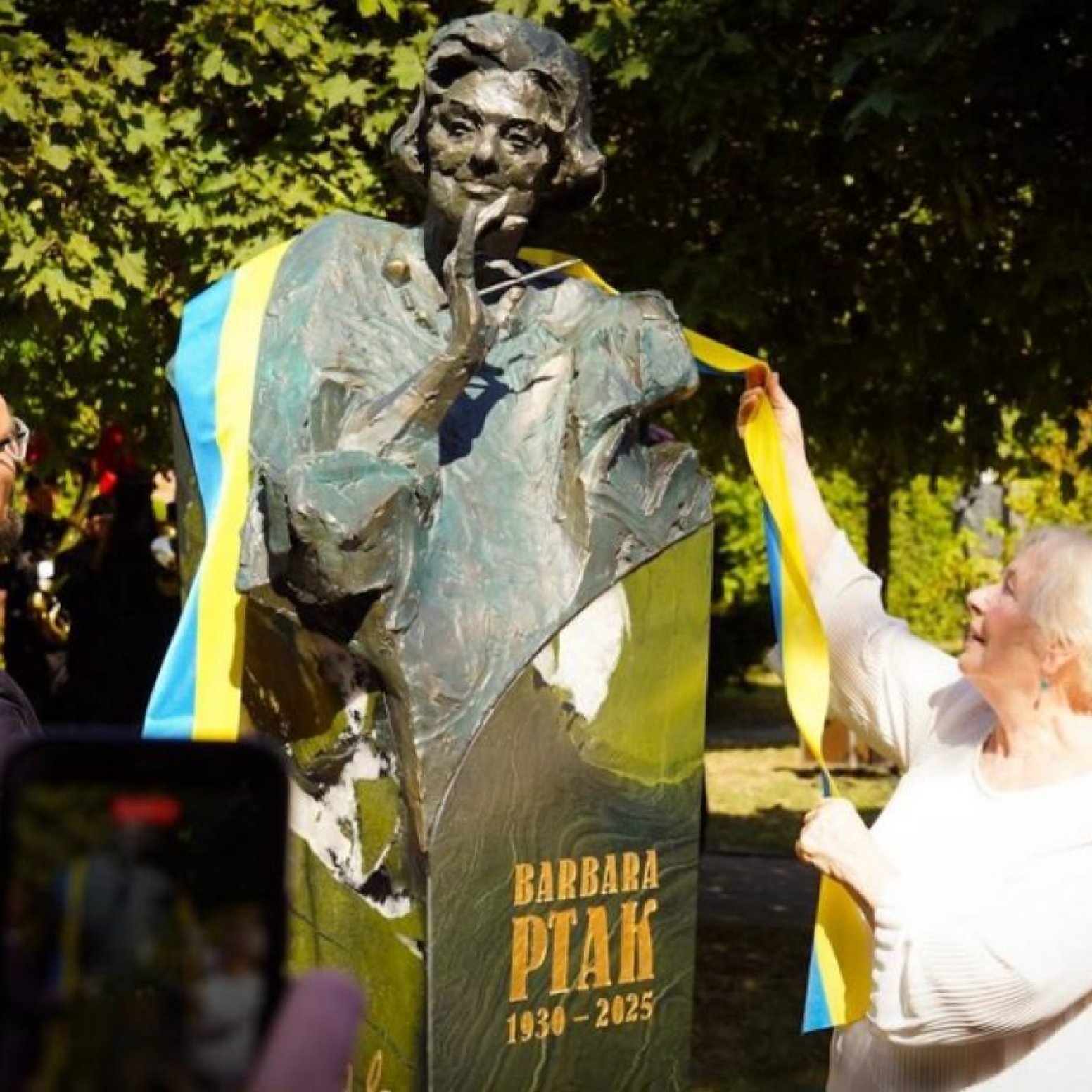 Odsłonięcie popiersia Barbary Ptak