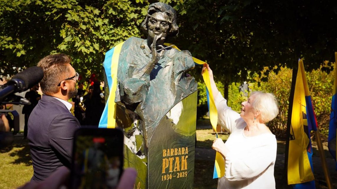Odsłonięcie popiersia Barbary Ptak
