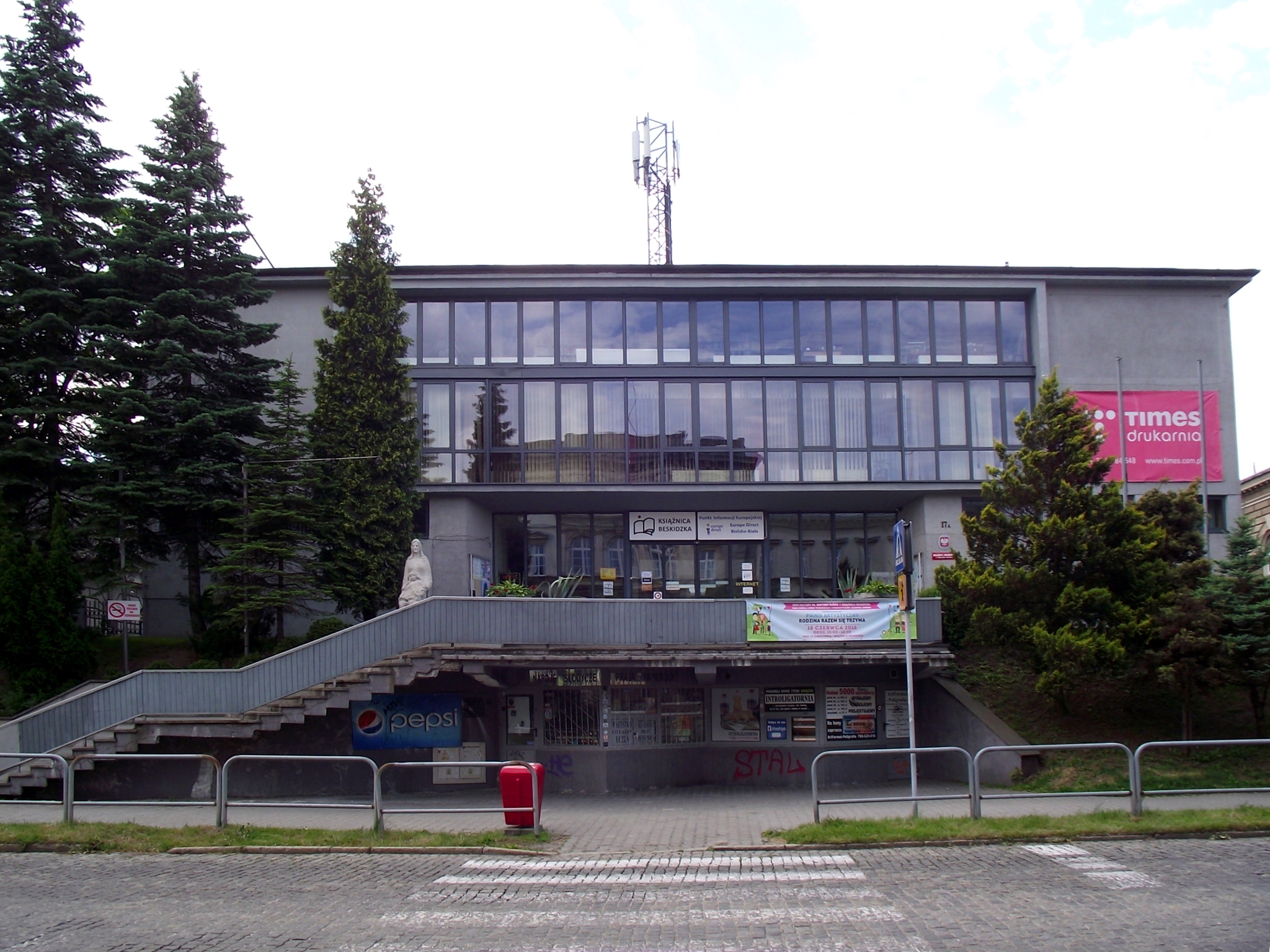 Książnica Beskidzka Autorstwa Gaj777 - Praca własna, Domena publiczna, https://commons.wikimedia.org/w/index.php?curid=4302032