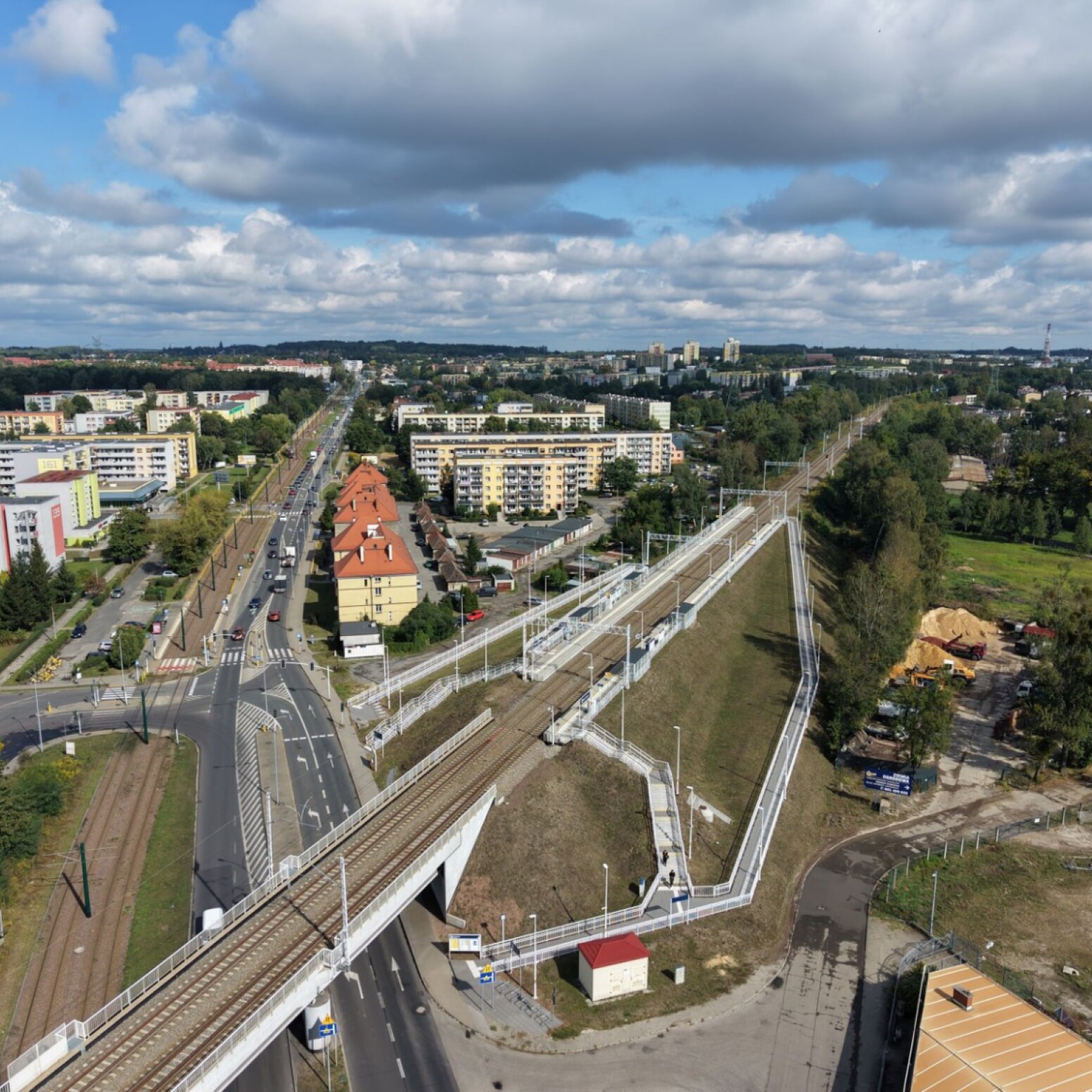 widok na ulicę z lotu ptaka