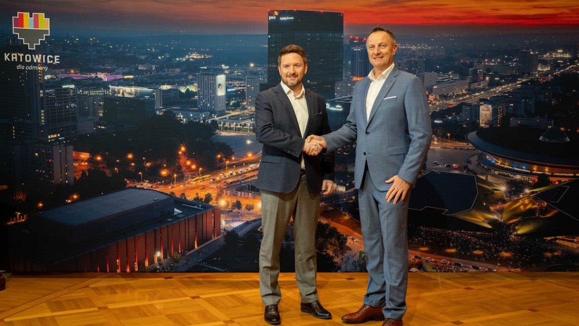 Wiceprezydent Katowic Maciej Biskupski i prezes Fundacji Silesia Marathon Krzysztof Dragon