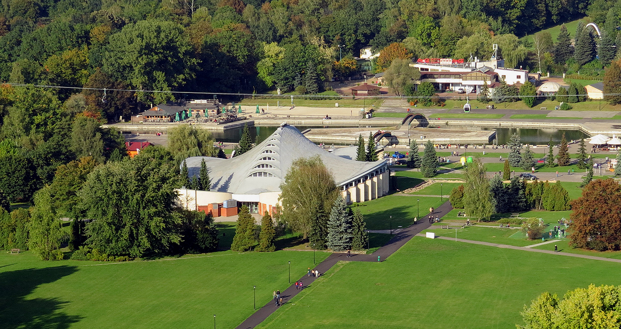 Tauron Park Śląski Autorstwa Tomasz Ibrom - Praca własna, CC BY-SA 3.0, https://commons.wikimedia.org/w/index.php?curid=28786685