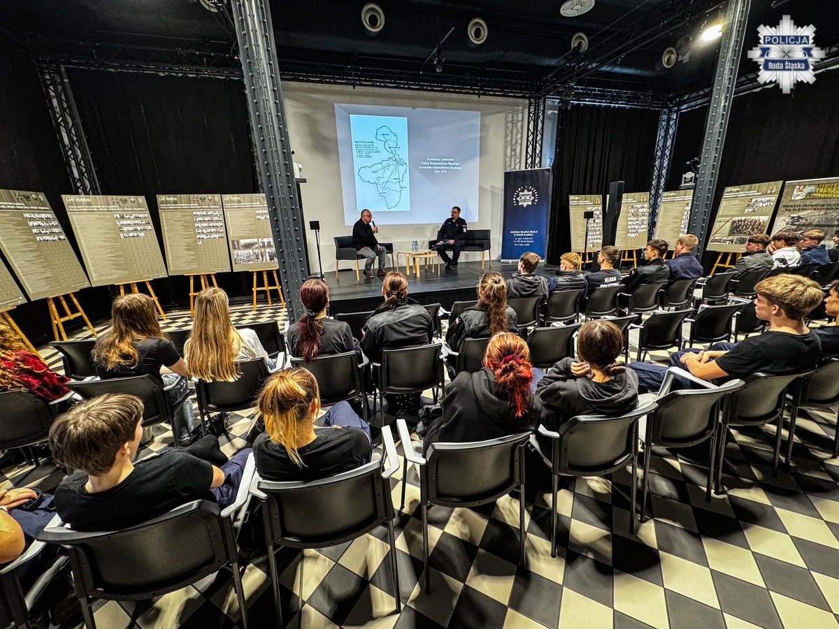 Ludzie w sali konferencyjnej