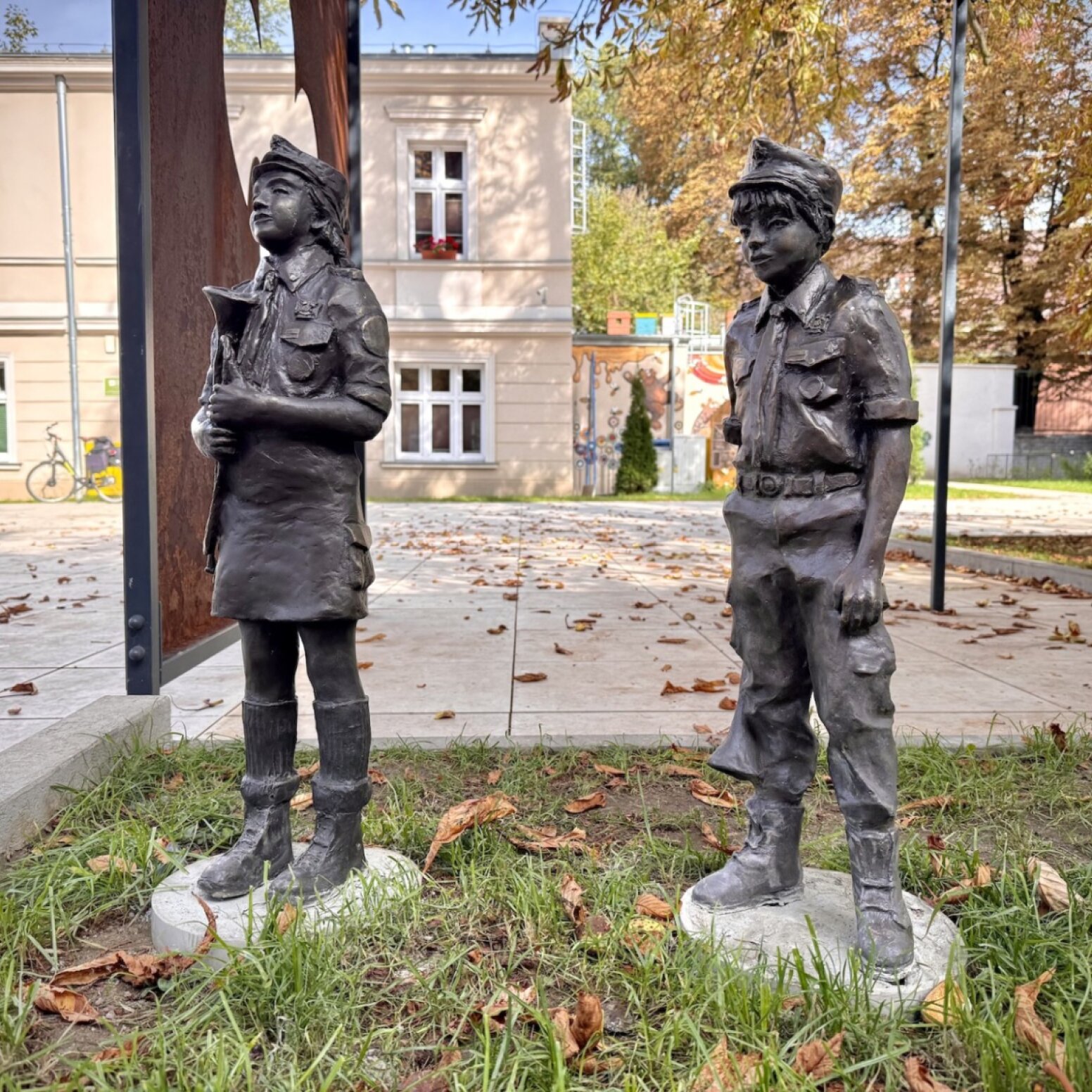 Figurki druhów przed hufcem