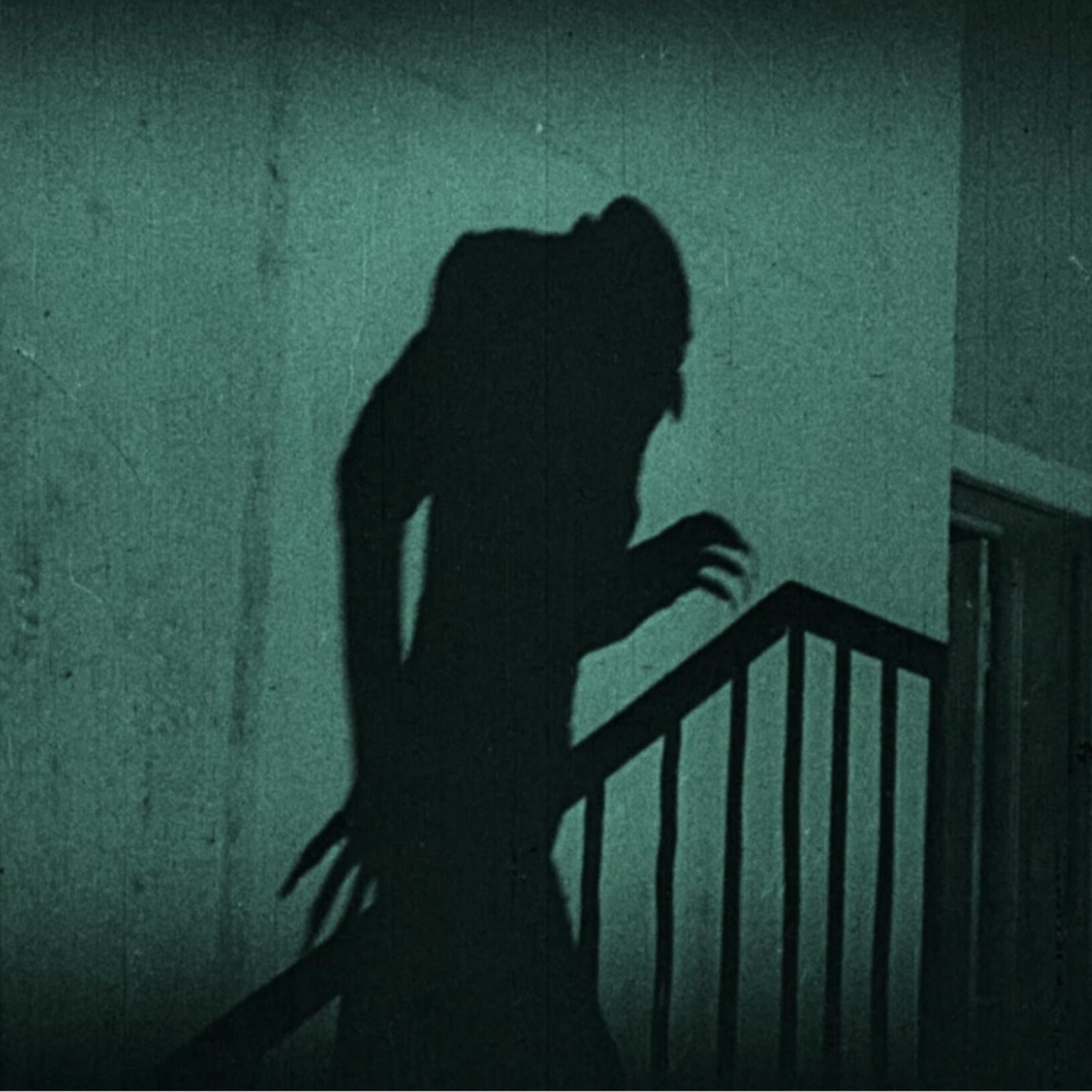 cień Nosferatu na tle klatki schodowej