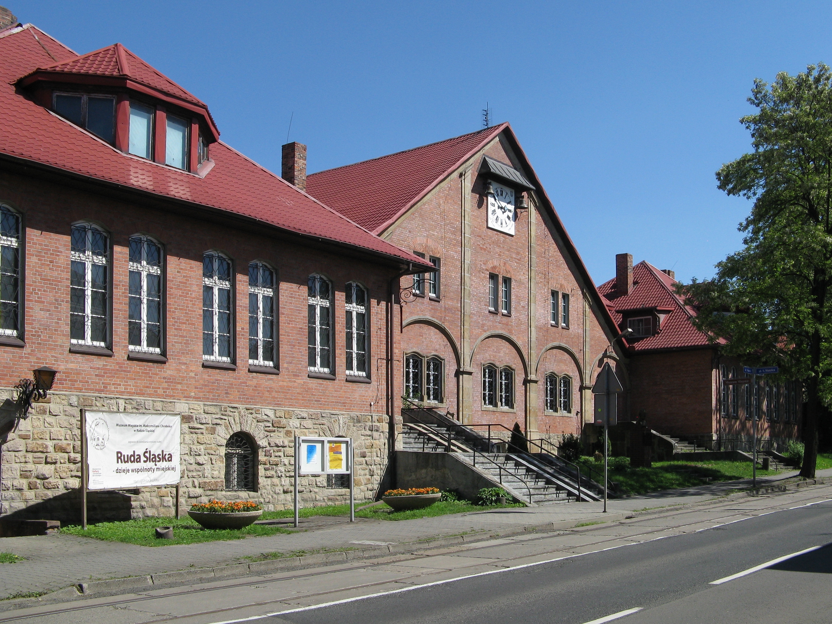 Muzeum Miejskie im. Maksymiliana Chroboka Autorstwa Adrian Tync - Praca własna, CC BY-SA 4.0, https://commons.wikimedia.org/w/index.php?curid=68849463