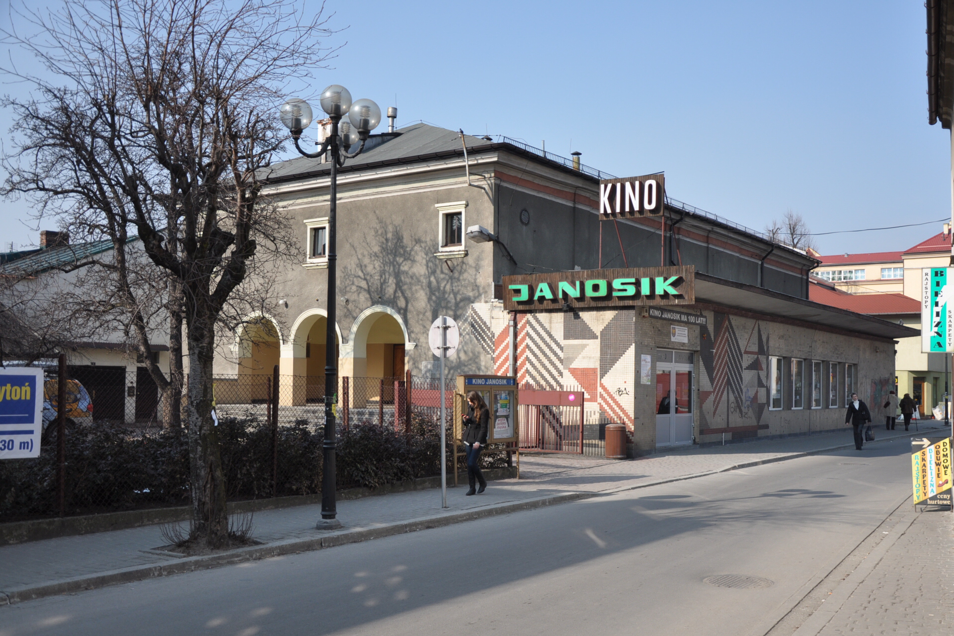 Kino Janosik Autorstwa Beemwej - Praca własna, CC BY-SA 3.0, https://commons.wikimedia.org/w/index.php?curid=14634769